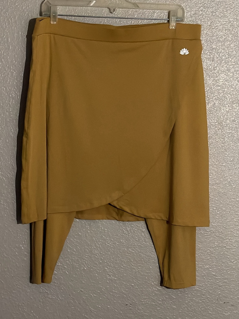 Snoga Women’s Mustard Wrap Athletic Skirt Size 2X